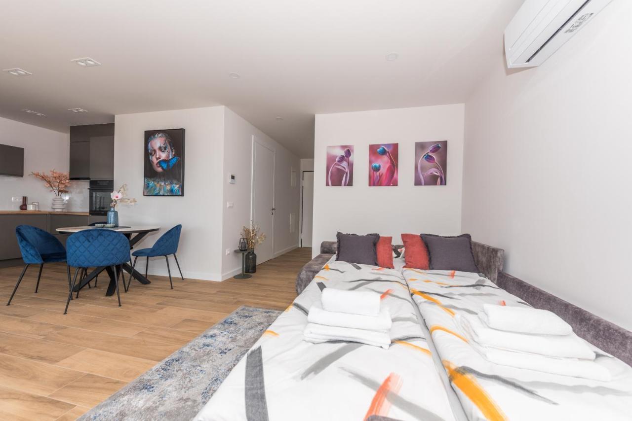 Luxury Adria Sea & City View Apartment มาคาร์สกา ภายนอก รูปภาพ