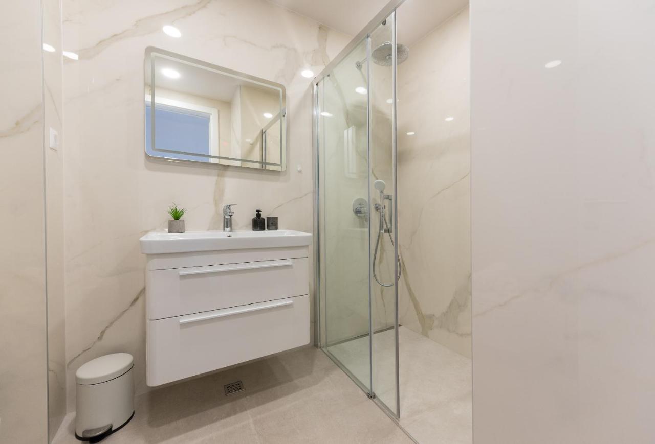 Luxury Adria Sea & City View Apartment มาคาร์สกา ภายนอก รูปภาพ